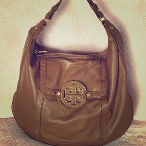 Tory Burch Amanda Leather Flat Hobo Tan//Brown